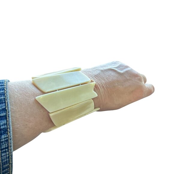 Vintage Chunky Cream Horn Bangle Bracelet Geometric Wide Stretch Cuff - Picture 10 of 16